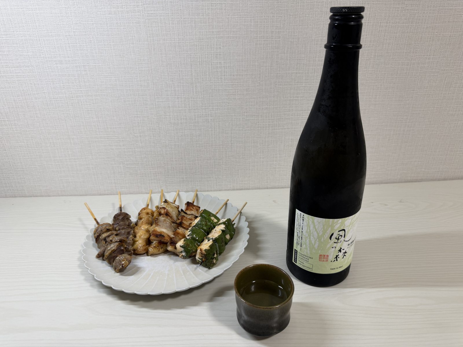 Salted yakitori paired with Kaze no Mori and a Satsuma ware guinomi