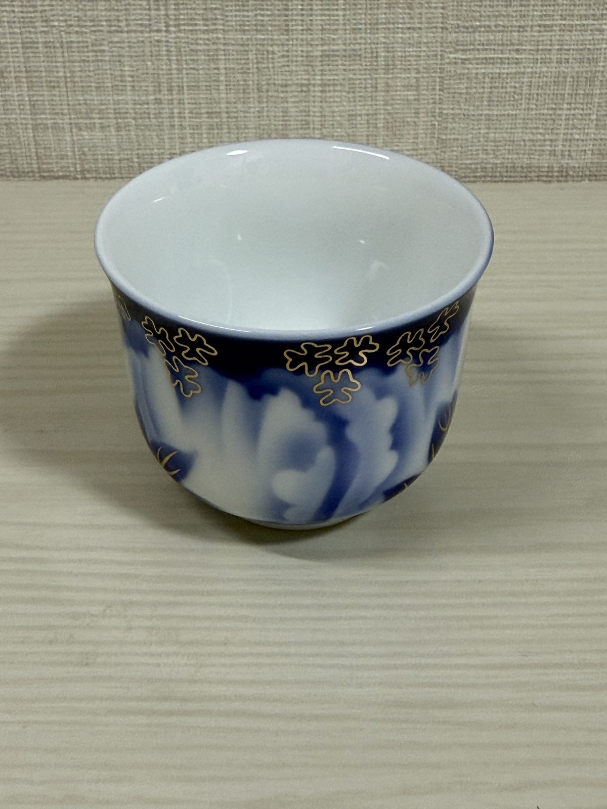 Fukagawa Seiji Botan Kinmiru guinomi in cobalt blue, white, and gold
