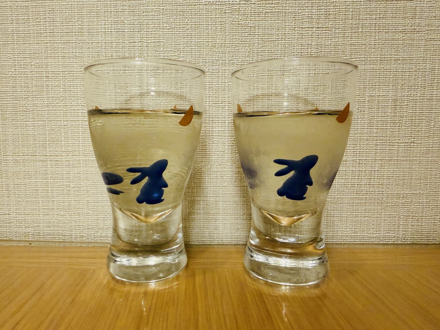 Fuku and +14 poured side by side into matching glass sake cups